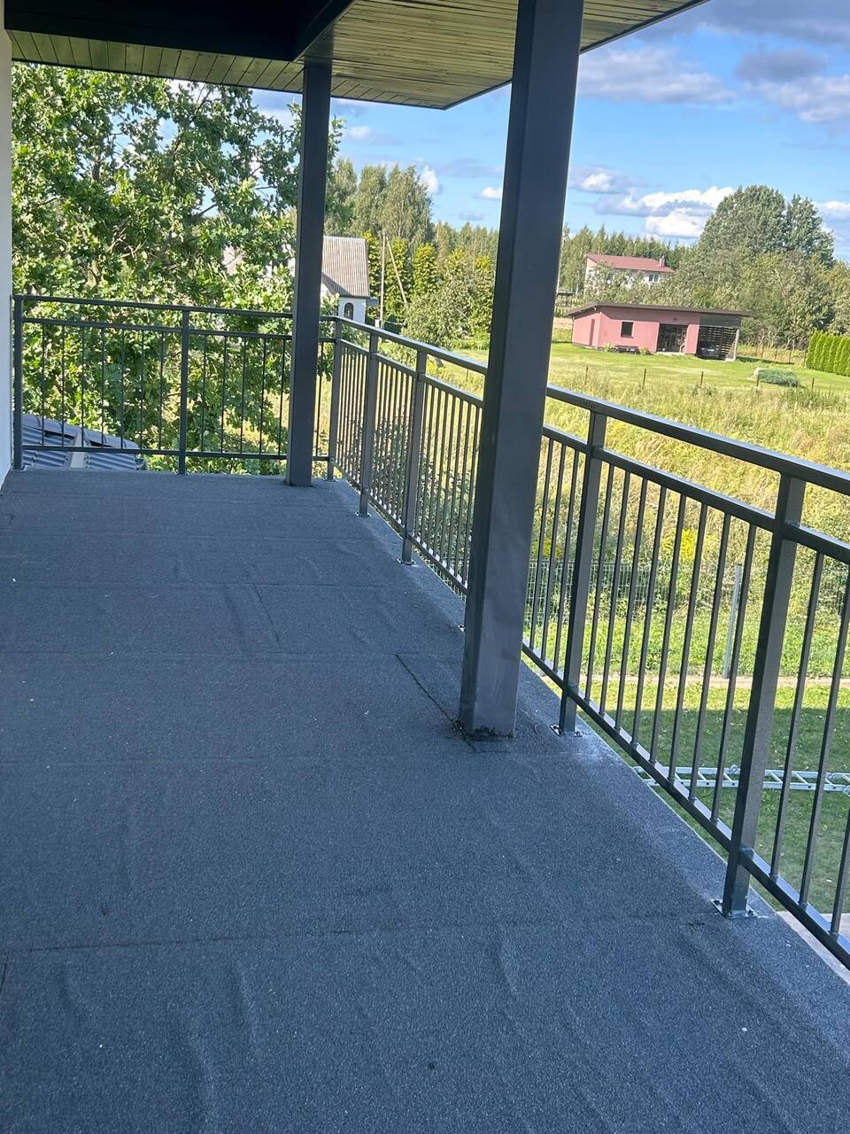 Enkelt terrasserekkverk med horisontale profiler